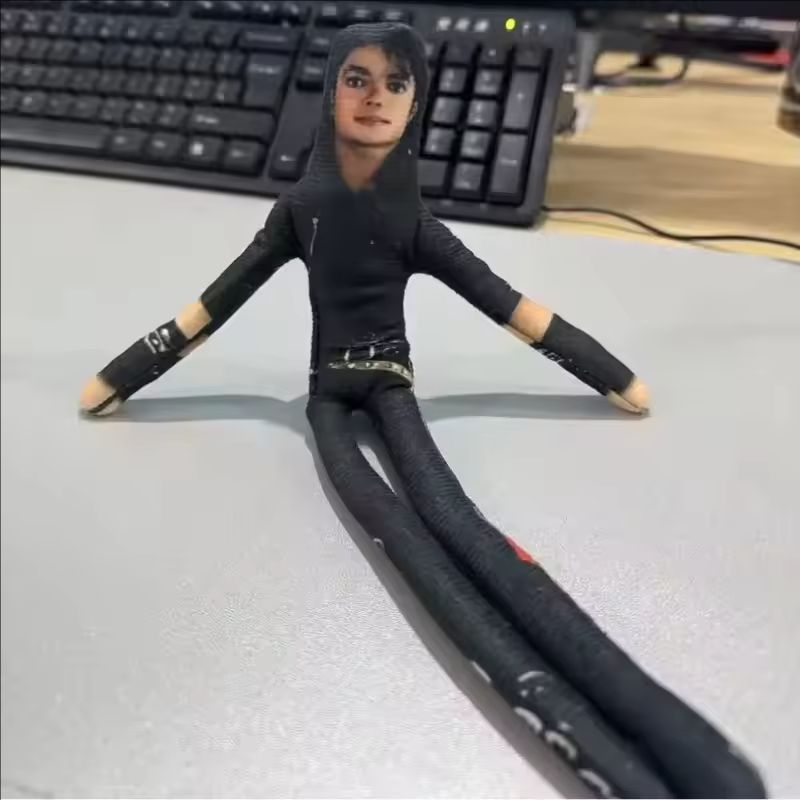 Boneco de Pelúcia Articulado E - Evoker Cosplay Prop avaliação e preço